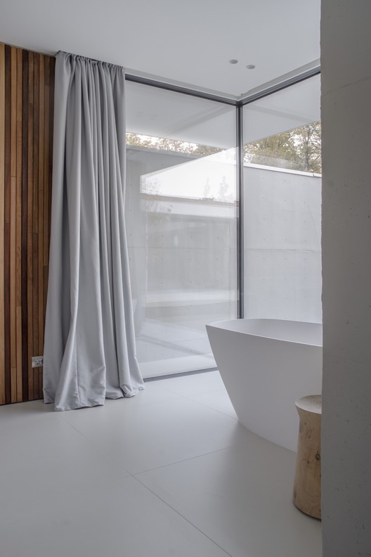 Piano House / LINE architects - Bathtub, Bathroom, Shower, Windows