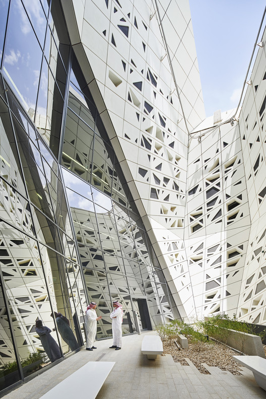 King Abdullah Petroleum Studies and Research Centre / Zaha Hadid Architects - Facade, Beam