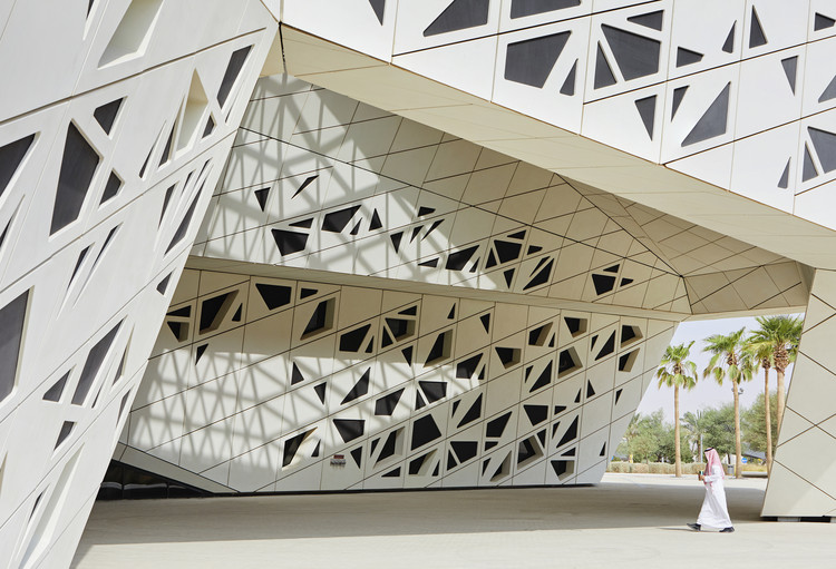 King Abdullah Petroleum Studies and Research Centre / Zaha Hadid Architects - Beam, Facade