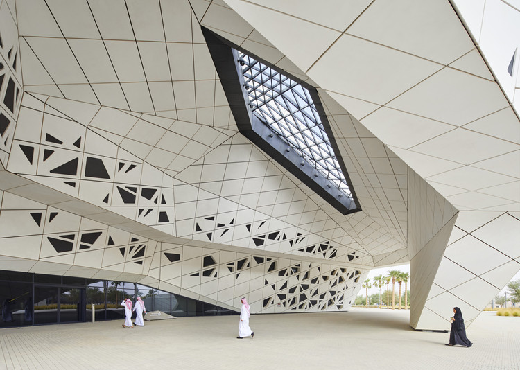 King Abdullah Petroleum Studies and Research Centre / Zaha Hadid Architects - Facade
