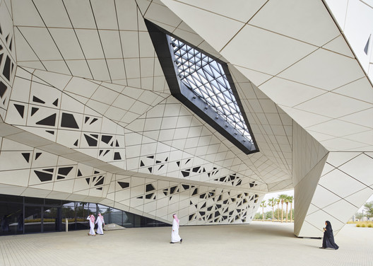 King Abdullah Petroleum Studies and Research Centre / Zaha Hadid Architects - Facade