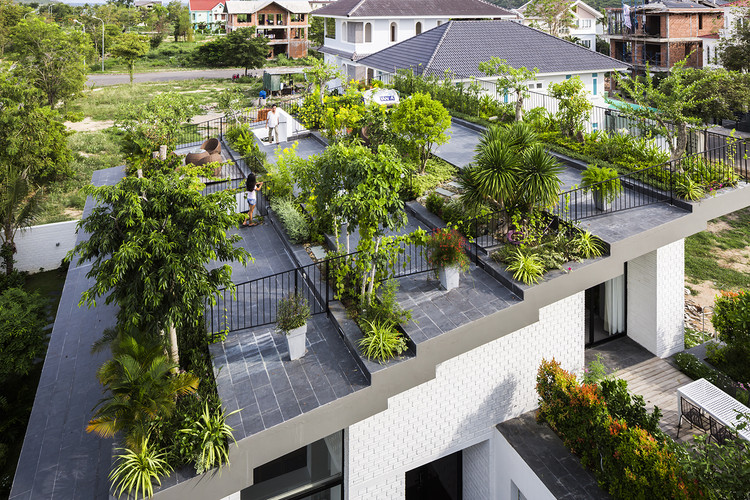 A House in Nha Trang / VTN Architects + ICADA - Facade, Windows, Garden
