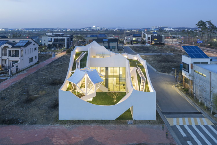 Flying House / IROJE KHM Architects - Windows, Facade