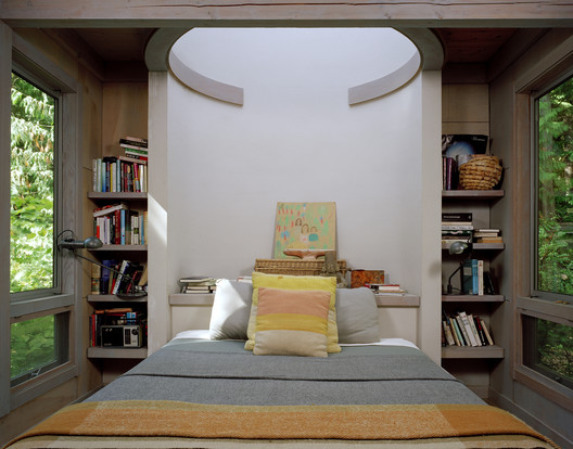 Cabin at Longbranch / Olson Kundig - Shelving, Windows, Bed, Bedroom