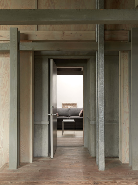 Cabin at Longbranch / Olson Kundig - Sofa, Bench, Column, Beam