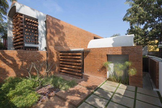 Brick House / Architecture Paradigm - Image 6 of 26