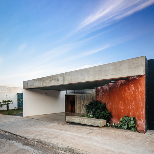 Ownerless House nº 01 / Vão - Facade, Concrete