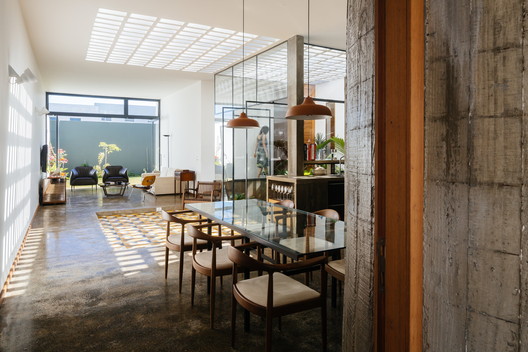 Ownerless House nº 01 / Vão - Table, Chair, Windows, Beam