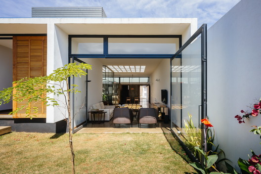 Ownerless House nº 01 / Vão - Door, Facade, Chair, Courtyard, Patio