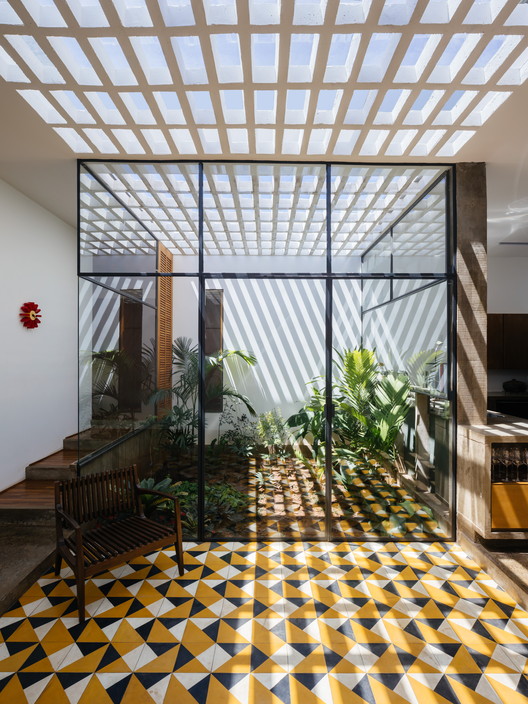 Ownerless House nº 01 / Vão - Chair, Beam
