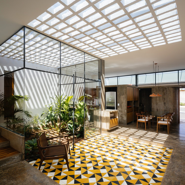 Ownerless House nº 01 / Vão - Lighting, Chair, Beam