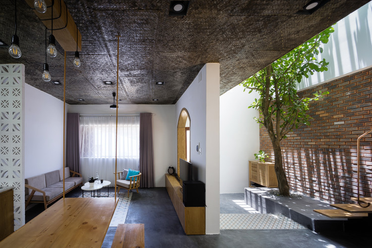 7x7 House / IZ Architects - Table, Chair, Windows, Beam