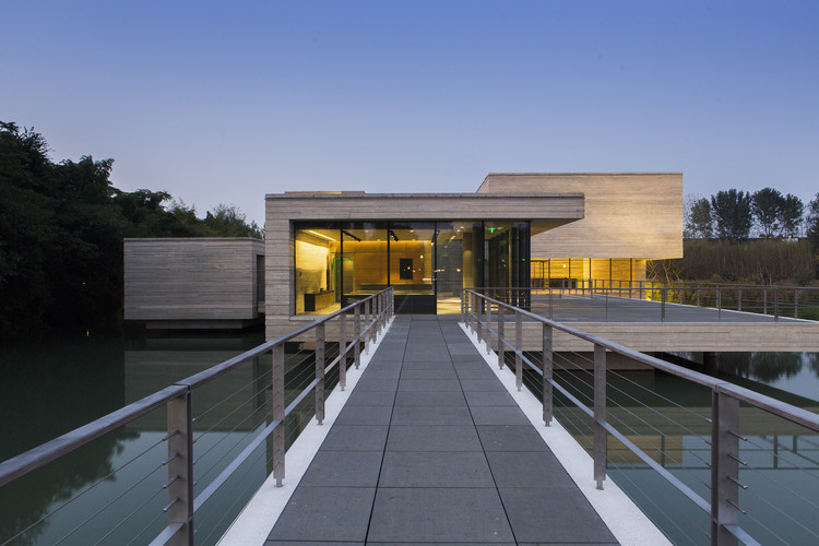 Mu Xin Art Museum / OLI Architecture PLLC - Facade, Deck