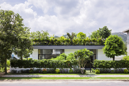 A House in Nha Trang / VTN Architects + ICADA - Facade, Windows, Garden