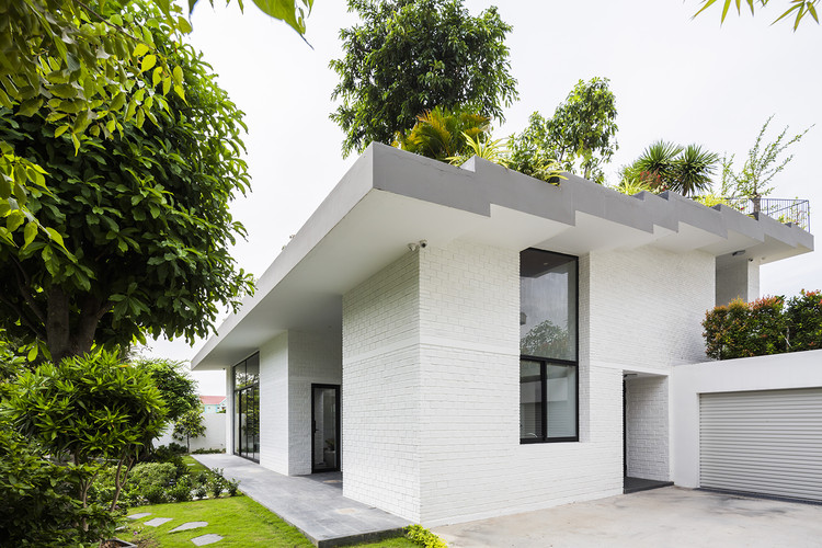 A House in Nha Trang / VTN Architects + ICADA - Facade, Windows