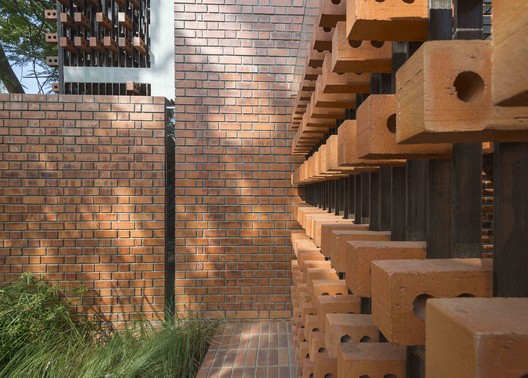 Brick House / Architecture Paradigm - Exterior Photography, Brick