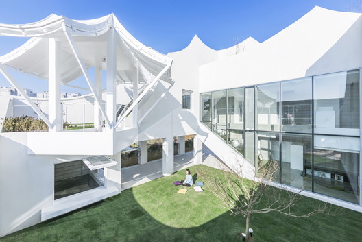 Flying House / IROJE KHM Architects - Facade