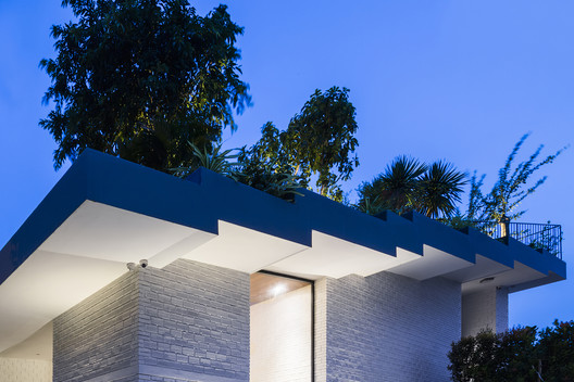 A House in Nha Trang / VTN Architects + ICADA - Facade