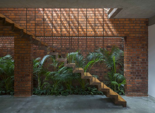 Brick House / Architecture Paradigm - Image 2 of 26