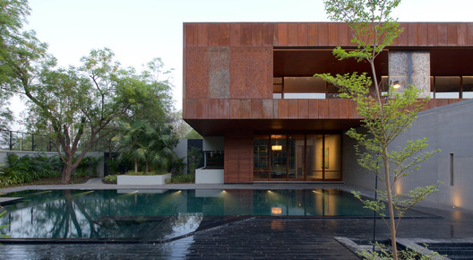 DIYA / SPASM Design Architects - Facade