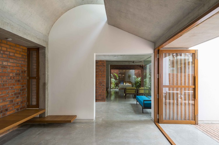 Brick House / Architecture Paradigm - Interior Photography, Beam