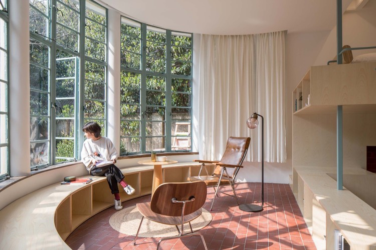 How to Ensure Comfort and Well-Being in Small Spaces? - Image 13 of 15