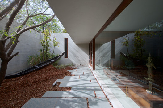 DIYA / SPASM Design Architects - Handrail