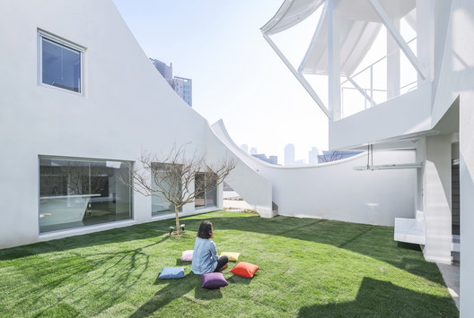 Flying House / IROJE KHM Architects - Windows, Facade