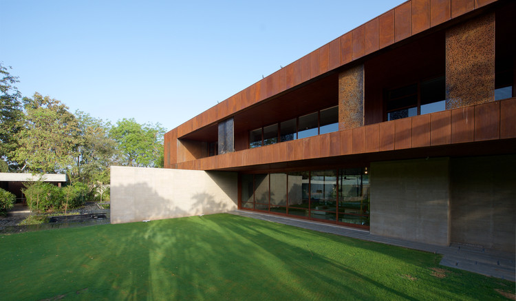 DIYA / SPASM Design Architects - Facade