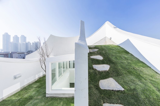 Flying House / IROJE KHM Architects - Facade
