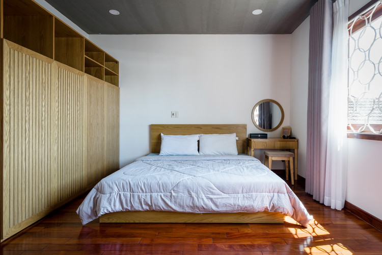 7x7 House / IZ Architects - Bed, Bedroom, Windows