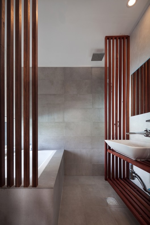 Baomaru House  / Rieuldorang Atelier - Bathroom, Sink, Bathtub
