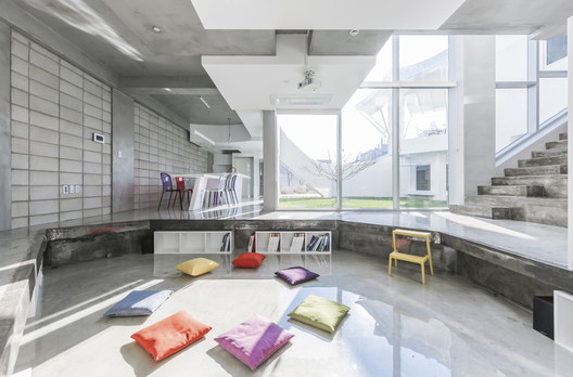 Flying House / IROJE KHM Architects - Image 2 of 34