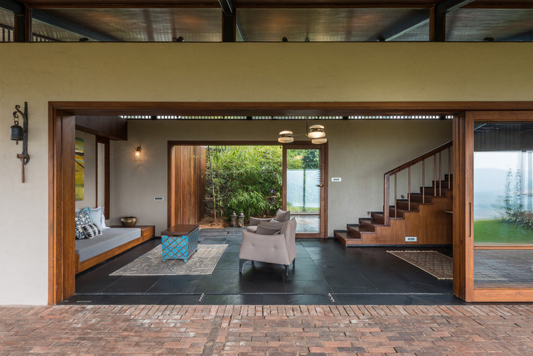 The House with the Gabion / Spasm Design - Door, Beam