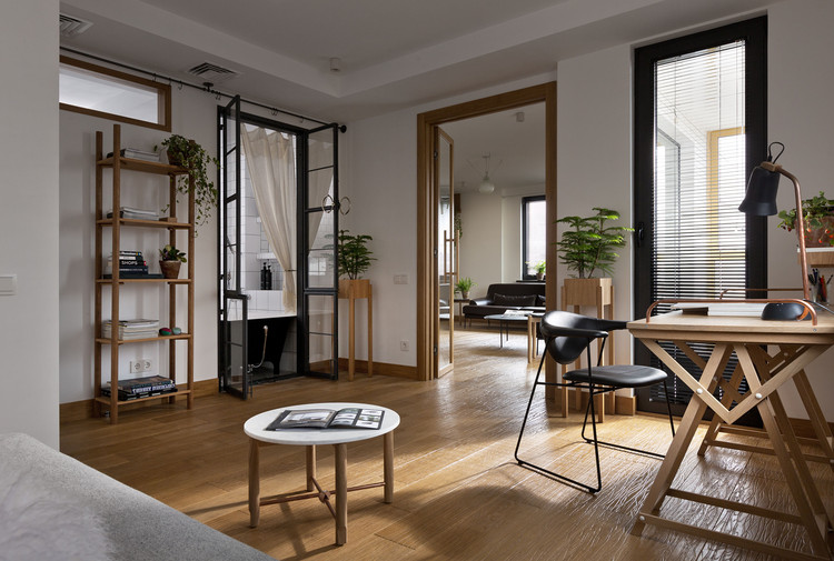 Apartment in Kiev / Alena Yudina - Interior Photography, Dining room, Table, Sofa, Door
