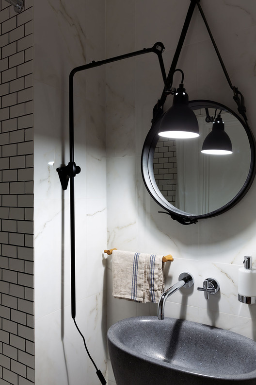 Apartment in Kiev / Alena Yudina - Interior Photography, Bathroom, Shelving, Sink, Windows