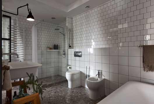Apartment in Kiev / Alena Yudina - Interior Photography, Bathroom, Bathtub, Sink, Lighting, Windows
