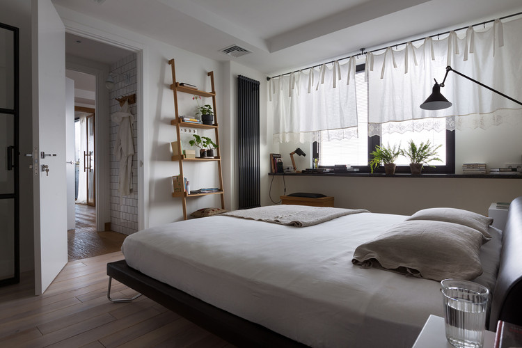 Apartment in Kiev / Alena Yudina - Interior Photography, Bedroom, Windows, Door, Bed