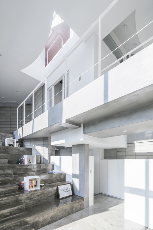 Flying House / IROJE KHM Architects - Facade, Glass, Handrail