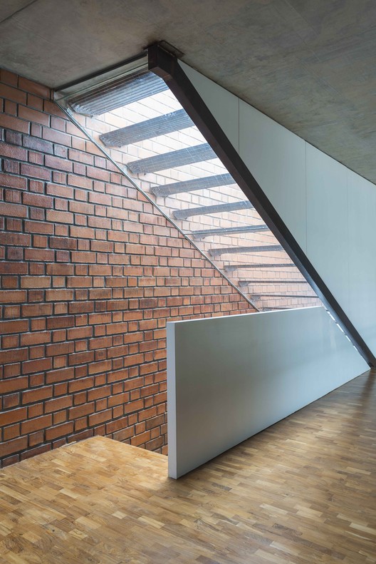 Brick House / Architecture Paradigm - Image 15 of 26