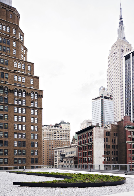 Nike New York Headquarters / WSDIA | WeShouldDoItAll + STUDIOS Architecture - Exterior Photography, Windows, Facade, Cityscape