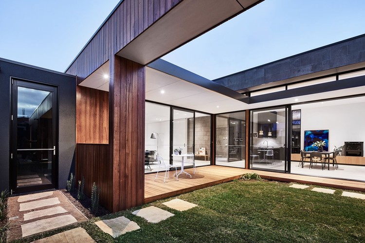 The Courtyard House / Auhaus Architecture - Windows, Facade, Chair, Beam