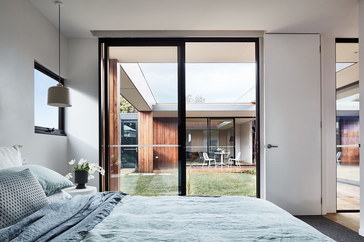 The Courtyard House / Auhaus Architecture - Bed, Bedroom, Windows
