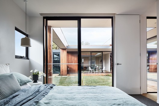 The Courtyard House / Auhaus Architecture - Bed, Bedroom, Windows
