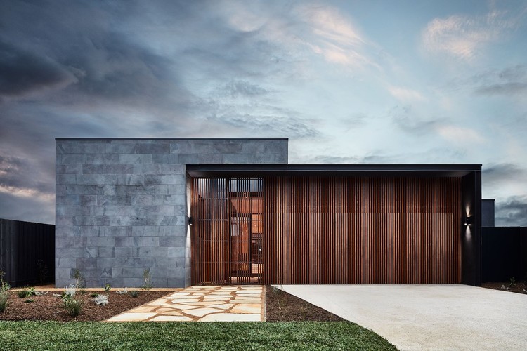 The Courtyard House / Auhaus Architecture - Door, Brick, Facade, Concrete