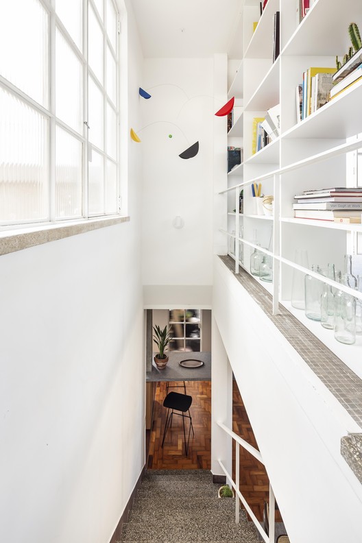 BF 81 / Estúdio Paralelo - Interior Photography, Shelving, Windows, Chair