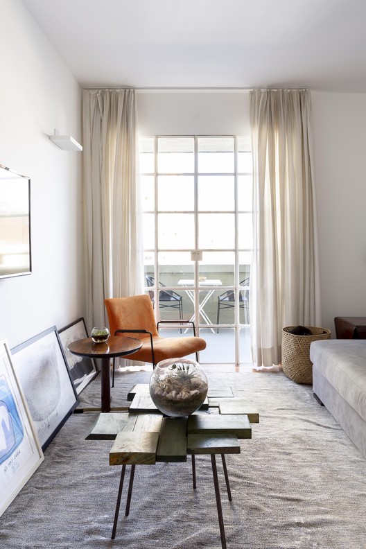 BF 81 / Estúdio Paralelo - Interior Photography, Living Room, Windows, Table, Chair