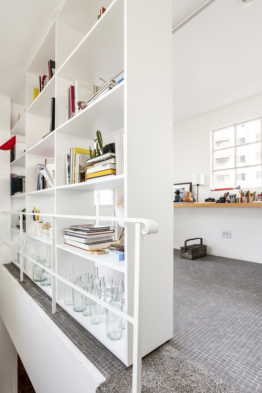 BF 81 / Estúdio Paralelo - Interior Photography, Shelving, Windows