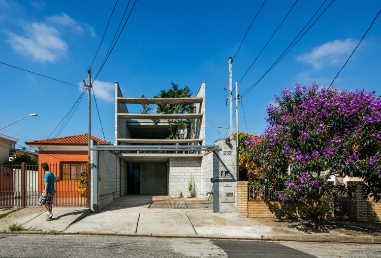 Mipibu House / Terra e Tuma Arquitetos Associados - Facade