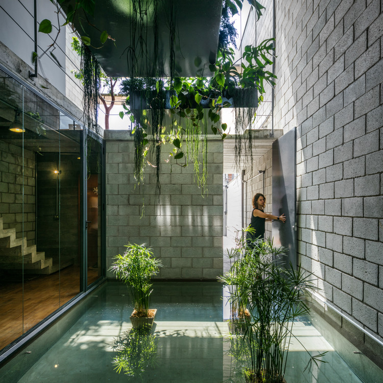 Mipibu House / Terra e Tuma Arquitetos Associados - Facade, Courtyard